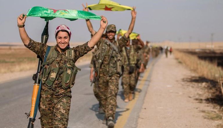 مقاتلات كرديات في شمال سوريا 
