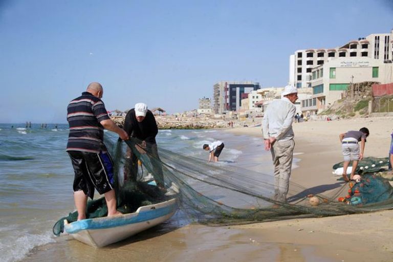 صيادو غزة يعانون من الرصاص الإسرائيلي قبالة السواحل