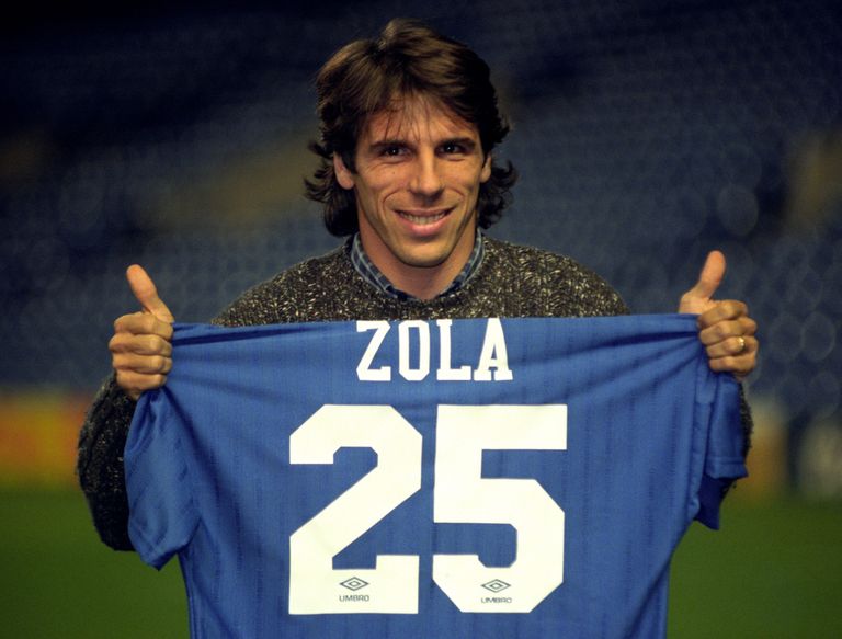 لاعب الوسط الدولي الإيطالي السابق جانفرانكو زولا 