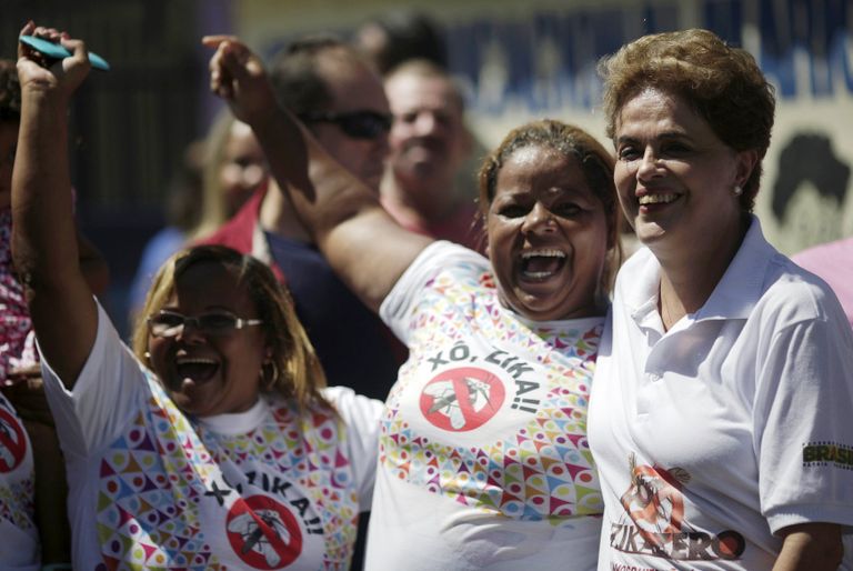 ديلما روسيف رئيسة البرازيل تشارك في حملة قومية ضد فيروس 