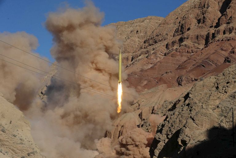 صاروخ باليستي ينطلق من موقع غير محدد في ايران - رويترز
