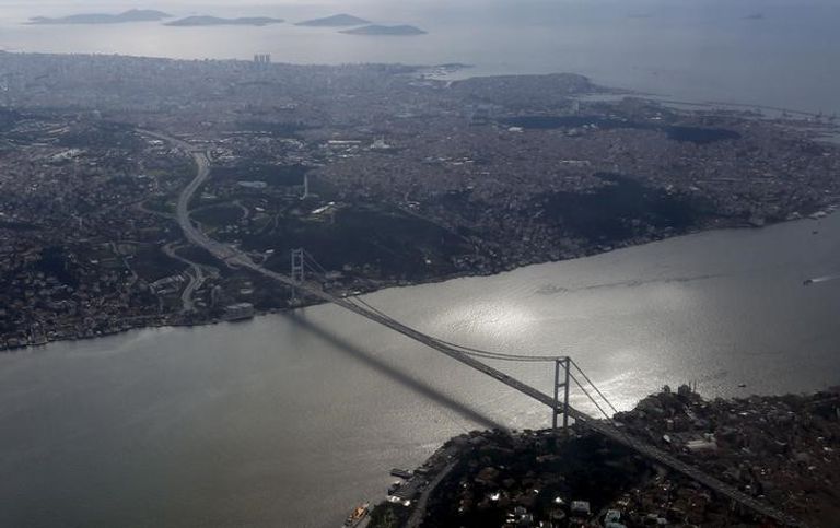  الشرطة التركية أغلقت جسر البوسفور الواصل بين آسيا وأوروبا 