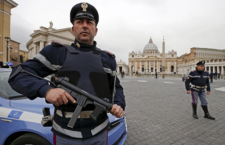 تعزيزات أمنية في مدينة الفاتيكان (رويترز)