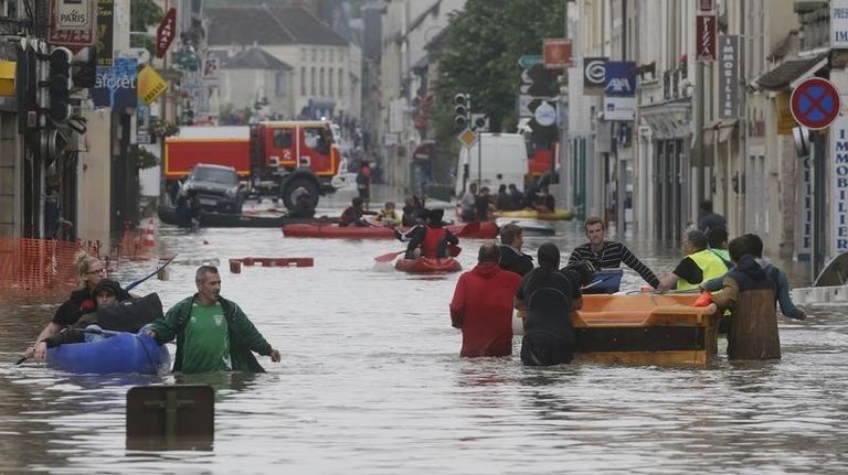 الفيضانات تقتل فرنسية في باريس