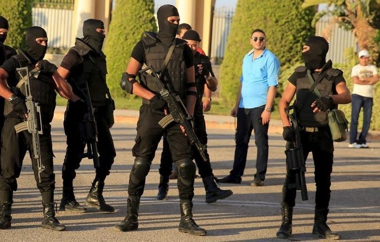 عناصر من الشرطة المصرية - رويترز