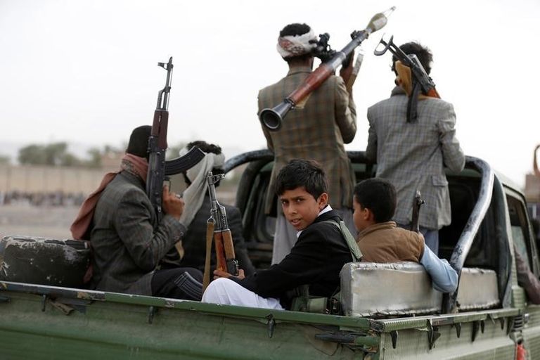 مقاتلون من أنصار الحوثي في صنعاء - رويترز