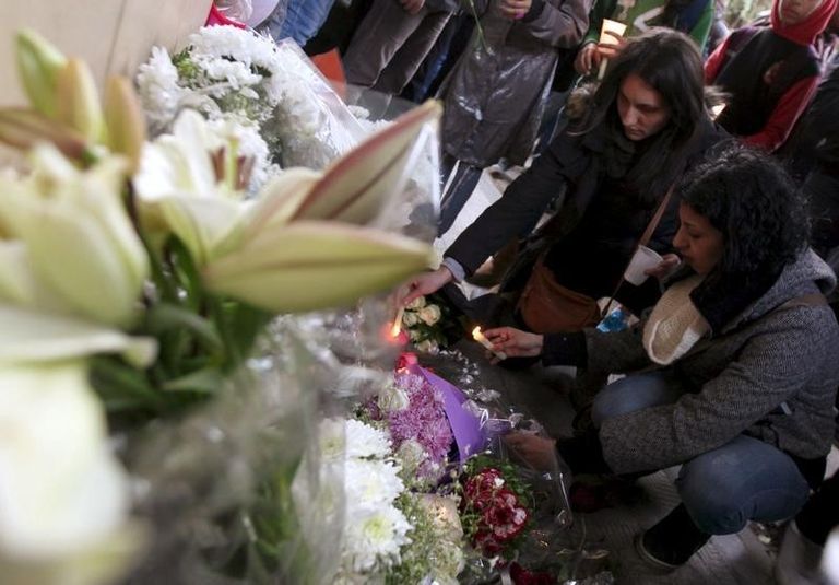 مراسم تأبين لجوليو ريجيني أمام السفارة الايطالية بالقاهرة - رويترز