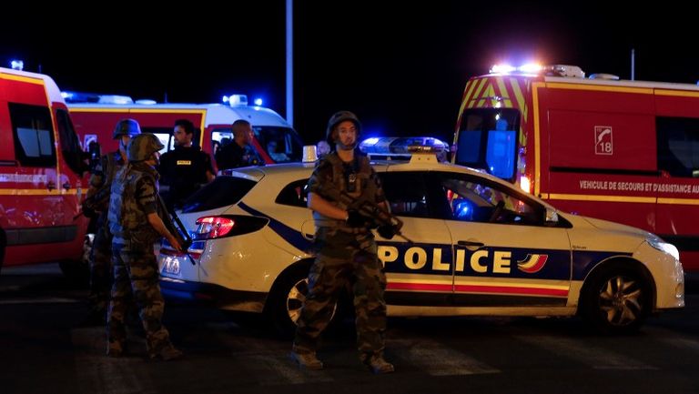 أفراد من قوات الأمن الفرنسية بعد الهجوم - رويترز