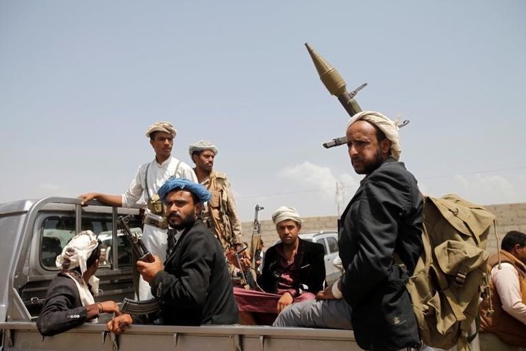 عناصر من تنظيم الحوثي في العاصمة اليمنية صنعاء - رويترز