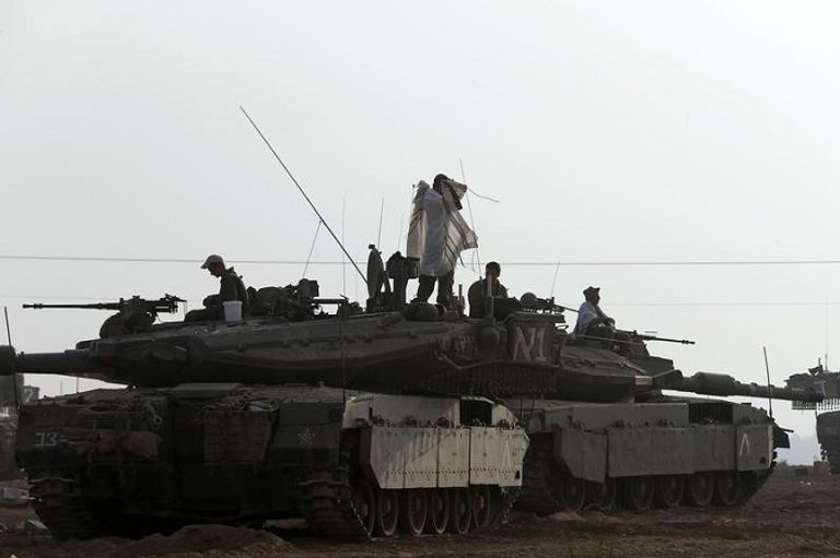 إسرائيل ردت بعنف على صاروخ أطلق من غزة