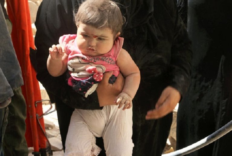 طفلة من حلب عقب إسعافها