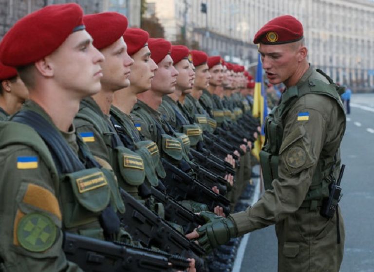 عرض عسكري في العاصمة كييف إحياء لذكرى الاستقلال