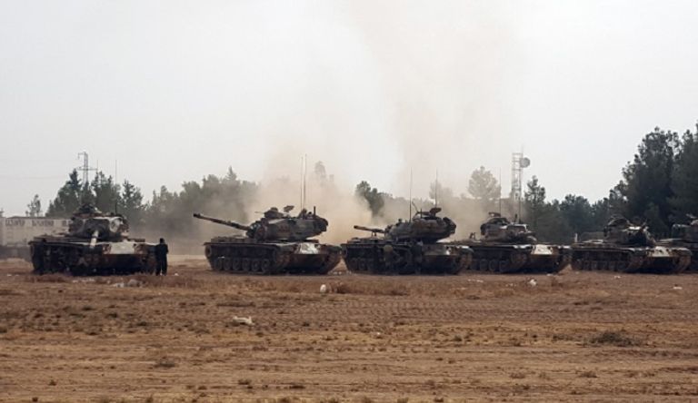 الدبابات التركية على الحدود السورية