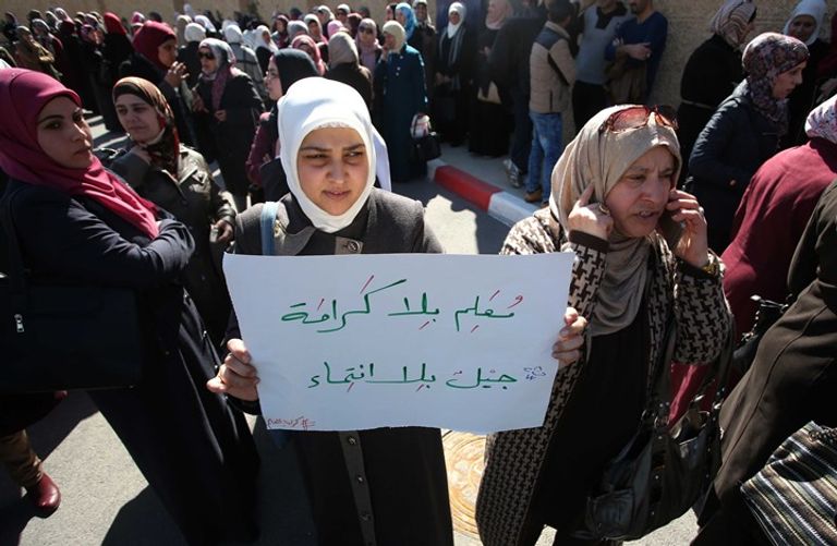 المعلمون الفلسطينيون في الضفة الغربية يتمسك بتحقيق مطالبهم