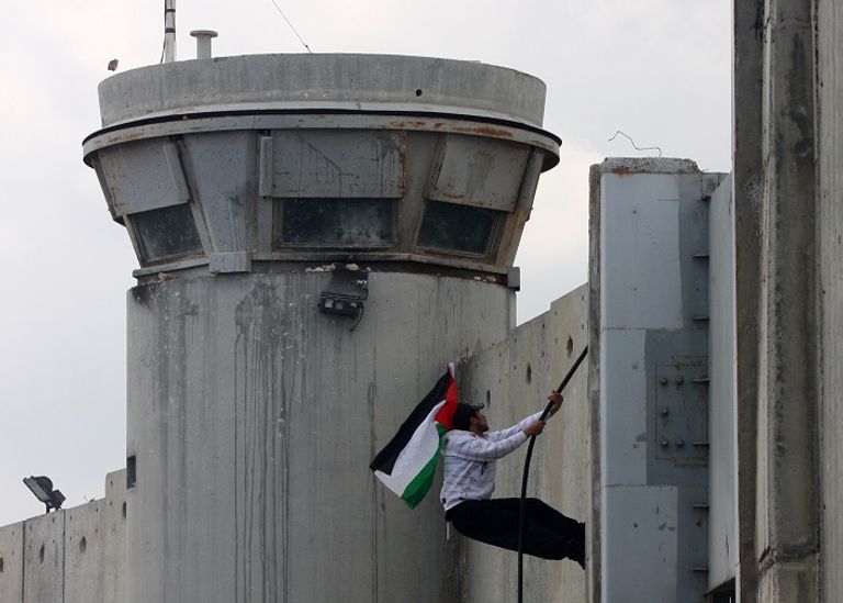 إسرائيل تتجه لإقامة جدار مع غزة