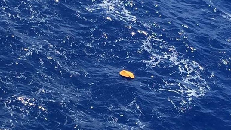 اليونان قالت أنها عثرت على سترات نجاة يرجح أن تكون تابعة للطائرة المصرية المفقودة