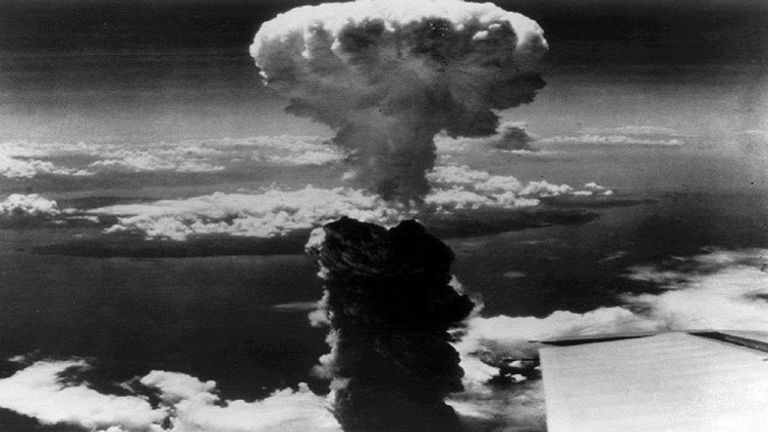أول قنبلة نووية تم إلقائها في التاريخ كانت من نصيب مدينة هيروشيما اليابانية.