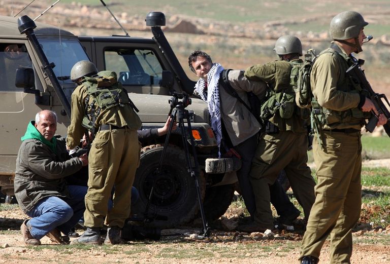 منظمات حقوقية ترصد مئات الاعتداءت من جيش الاحتلال على الفلسطينين