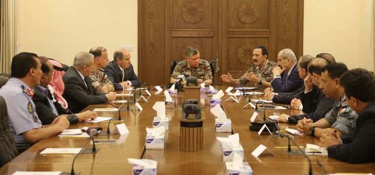 الملك عبد الله خلال زيارته للقيادة العامة للقوات المسلحة الأردنية