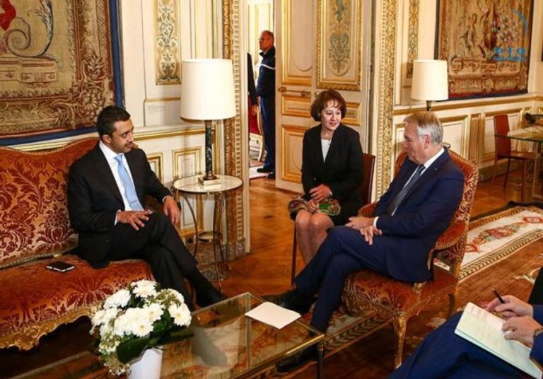 عبد الله بن زايد خلال اجتماعه مع وزير الخارجية الفرنسي في باريس (وام)