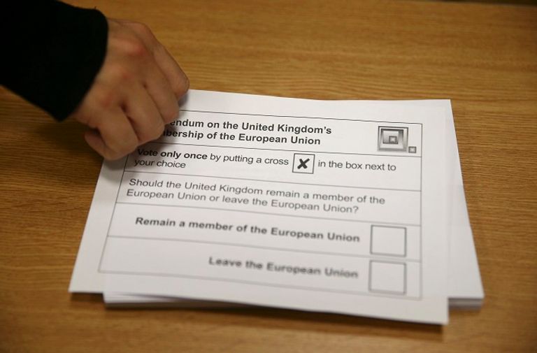  ورقة الاقتراع في استفتاء بريطانيا (رويترز)
