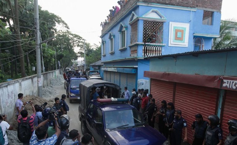 شرطة بنجلادش حاصرت المكان الذي يختبئ فيه منفذ الهجوم