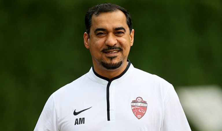 عبد المجيد حسين مشرف الفريق الأول لكرة القدم بالنادي الأهلي الإماراتي