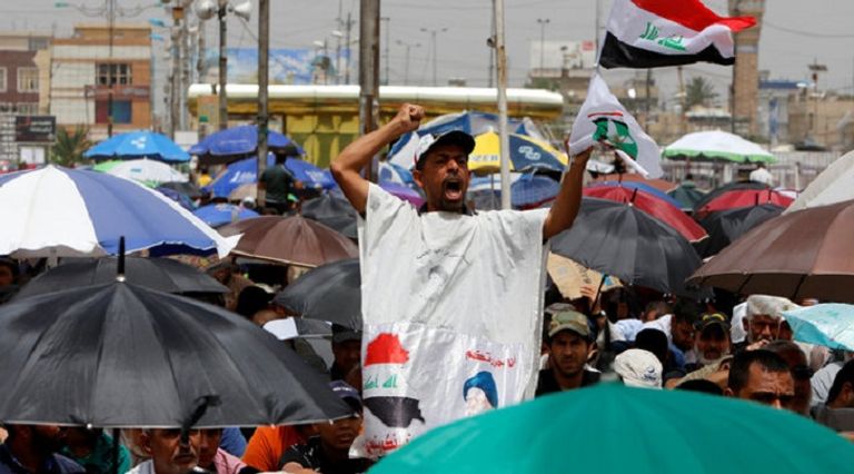 المئات من أنصار التيار الصدري، يتظاهرون في أماكن متفرقة بعد صلاة الجمعة