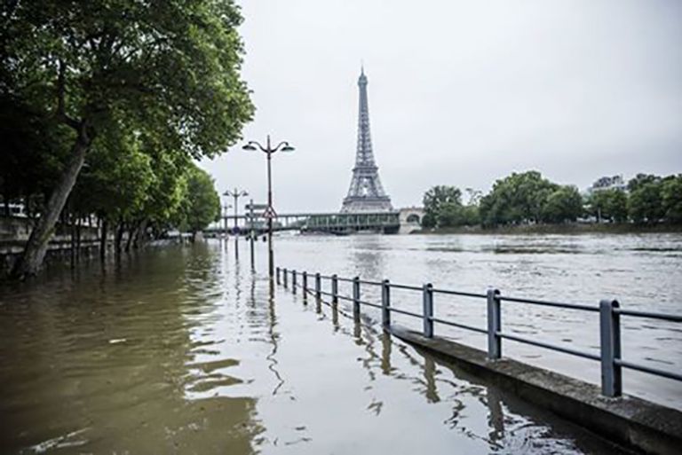 في باريس.. ارتفاع منسوب مياه نهر السين وإغلاق اللوفر وبعض محطات المترو