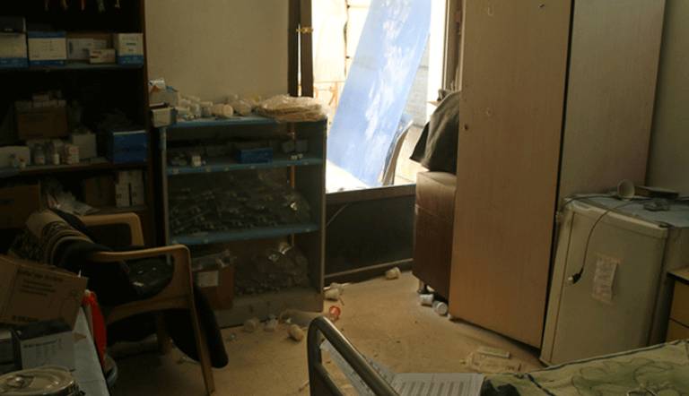 صورة للدمار الذي لحق بأحد غرف مستشفى القدس في حلب