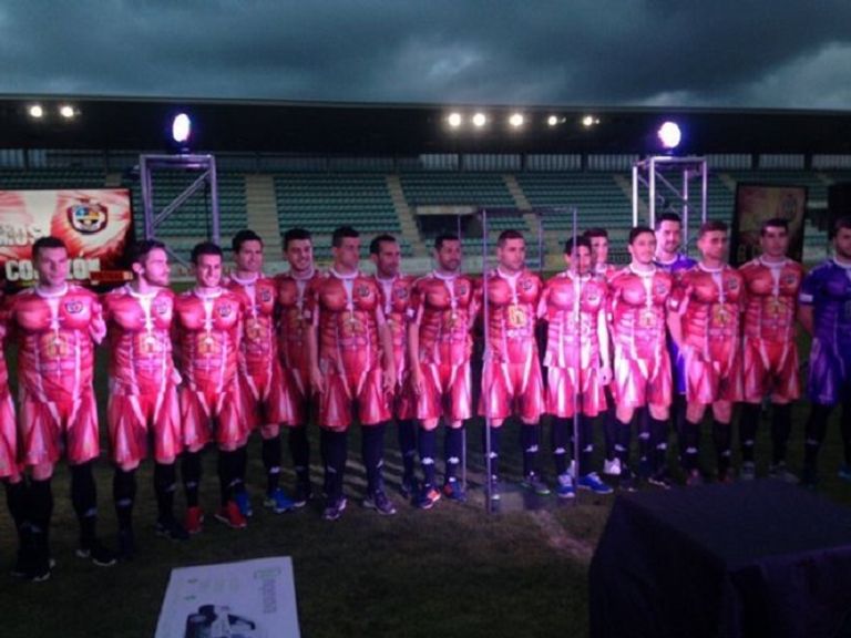 فريق ديبورتيفو بالينسيا المنافس في دوري الدرجة الرابعة الإسباني لكرة القدم