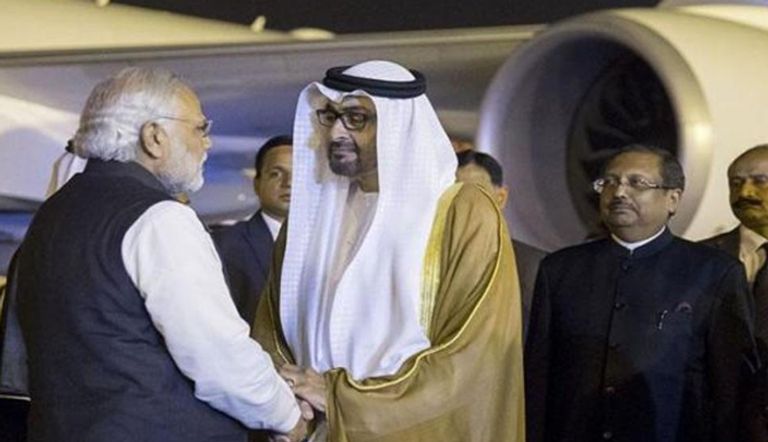 رئيس وزراء الهند أثناء استقباله محمد بن زايد 