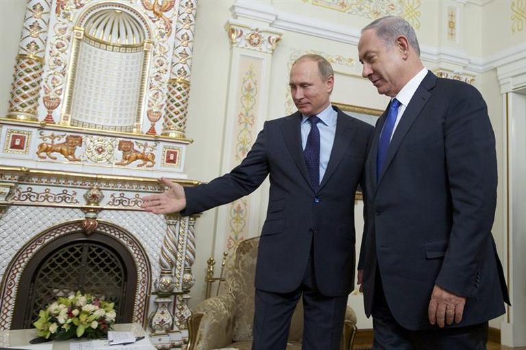 الرئيس الروسي فلاديمير بوتين ورئيس الوزراء الإسرائيلي نتنياهو