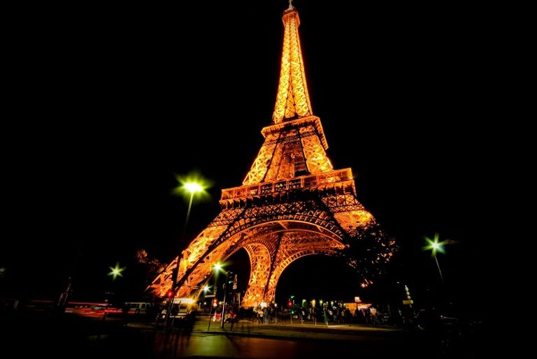  برج إيفل بالعاصمة الفرنسية باريس