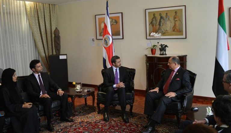 الشيخ عبدالله بن زايد مع رئيس كوستاريكا