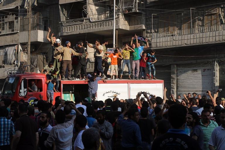 فرحة أهالي حلب بفك حصار النظام السوري