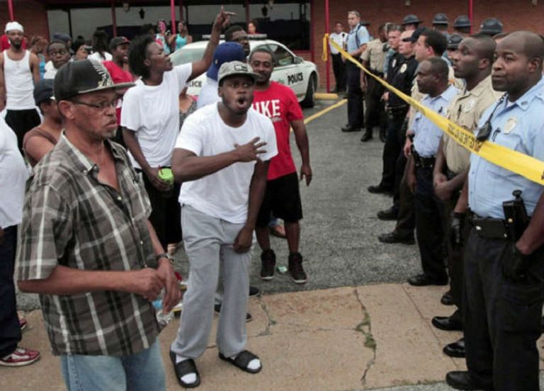 احتجاجات في أمريكا على مقتل شاب أسود أعزل برصاص الشرطة - أرشيفية
