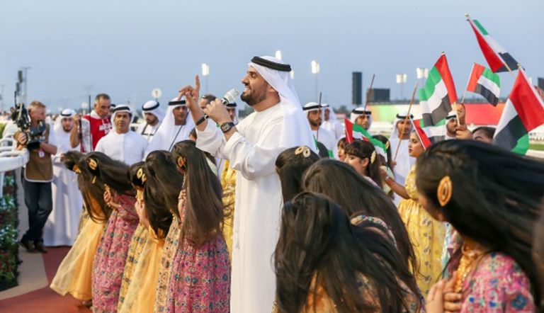  حسين الجسمي أثناء إحيائه حفل افتتاح كأس دبي العالمي للخيول