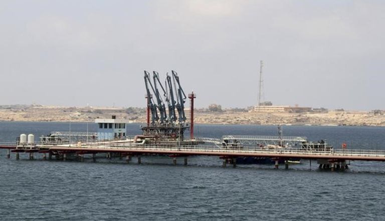 جانب من ميناء الحريقة النفطي الليبي في طبرق