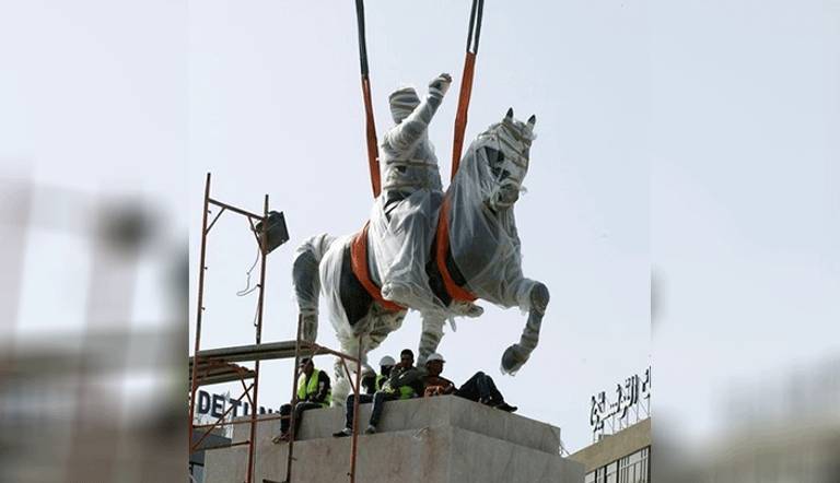 الرسام زبير التركي نحت تمثال بورقيبة في 1982 بأمر من بورقيبة نفسه