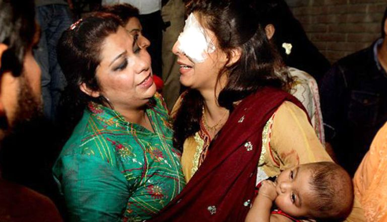 إحدى النساء الجريحات في تفجير لاهور