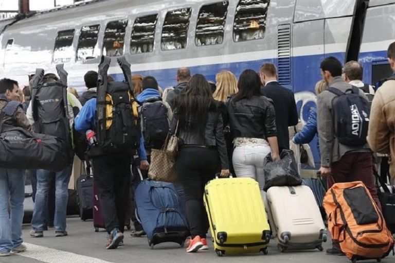 الحكومة الفرنسية تدعو لإنهاء الإضراب في قطاع السكك الحديدية