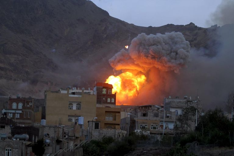 الحوثيون يقصفون الأحياء المدنية في تعز