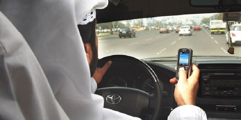 القيادة أثناء استخدام الجوال تسبب الكثير من الحوادث بالسعودية   
