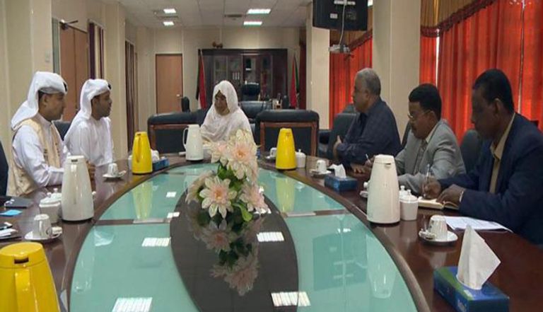 وزيرة سودانية تلتقي وفد الهلال الأحمر الإماراتي 
