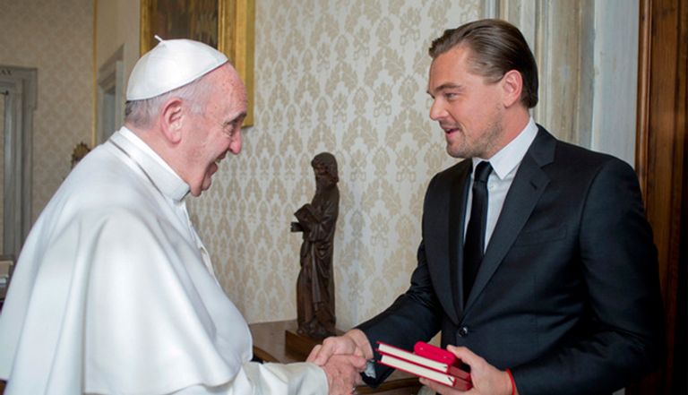 دي كابريو أهدى البابا كتابا لأعمال رسام هولندي