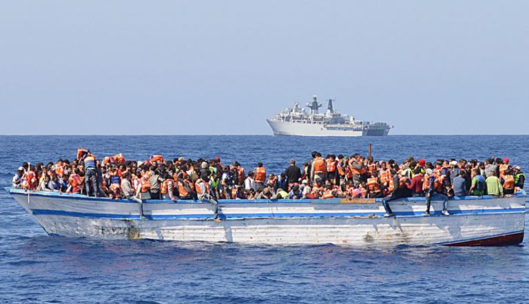  سفن مهاجرون في البحر 