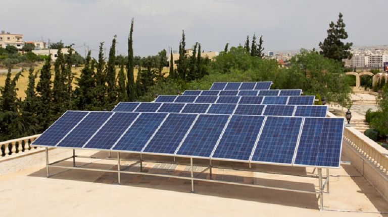 الأردن تسمح للمواطنين بإنتاج الكهرباء من الطاقة الشمسية 