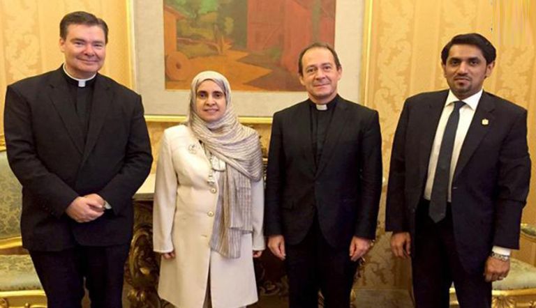 لقاء وزير الدولة للشؤون الخارجية لحكومة الفاتيكان بالدكتورة حصة عبدالله أحمد العتيبة