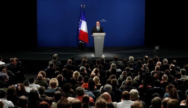 الرئيس الفرنسي فرانسوا أولوند يلقي كلمة خلال مؤتمر بباريس